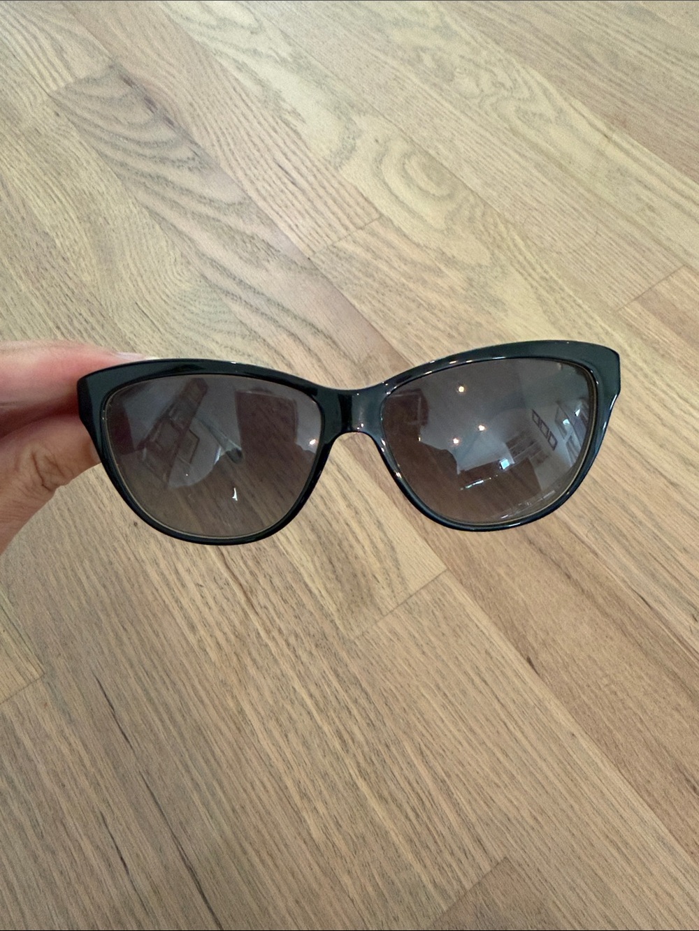 Women's Lulu Guinness Black Cat-Eye Sunglasses
